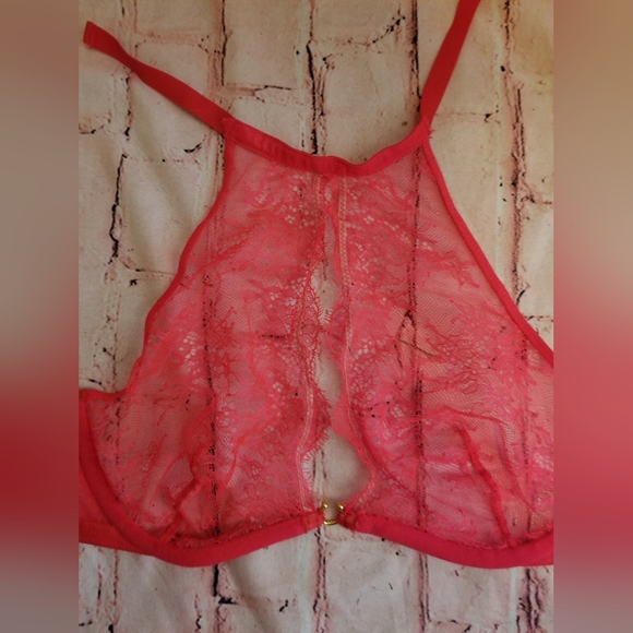 EUC Victoria's Secret Red Lace Bra Size 32C - Picture 6 of 10